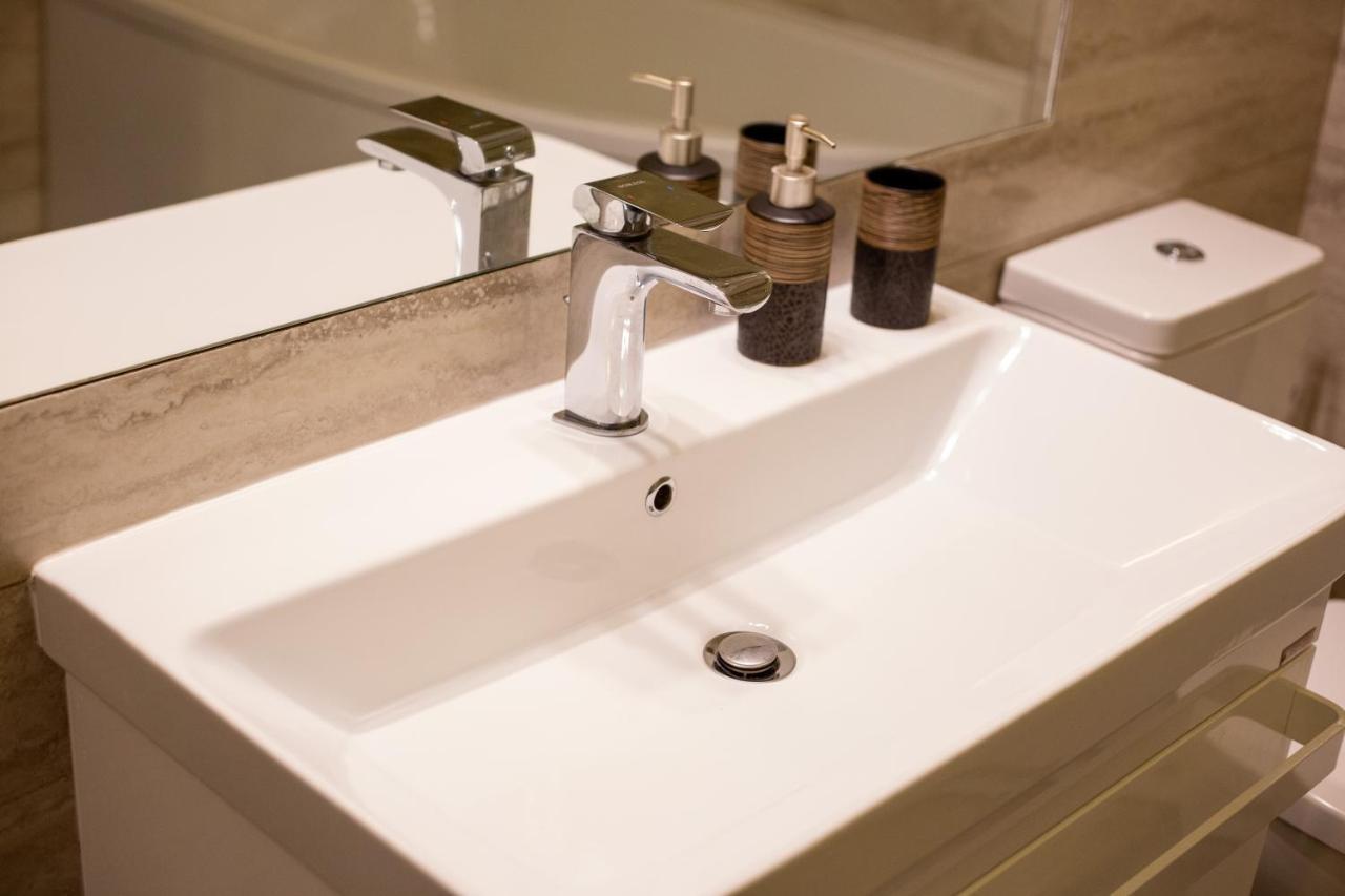 Central.Deluxe.Apartament.Oradea Luaran gambar